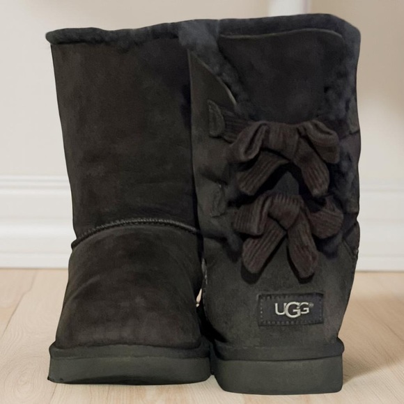 Women’s ⭐️UGG⭐️Grayish/Brown Bailey Bow Boots Size 8 - Picture 14 of 16